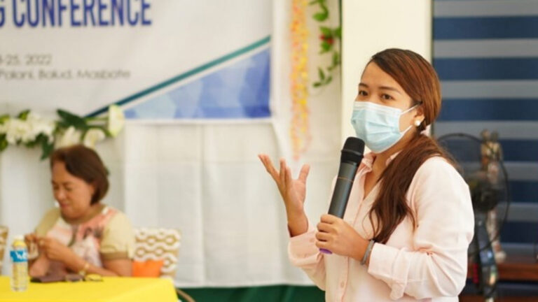 DepEd Literacy Project Helps 16K Learners In Bicol