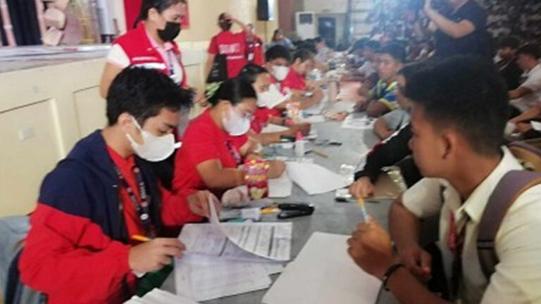 3K University Of Antique Students Receive Educational Help