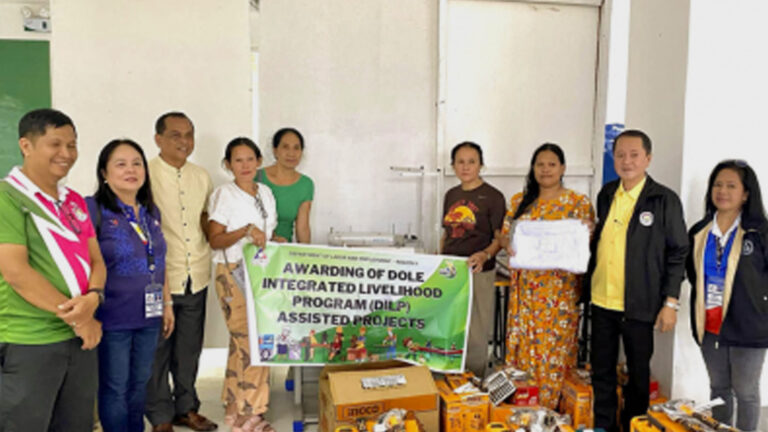 Marginalized Workers In Camarines Sur Get Livelihood Aid From DOLE