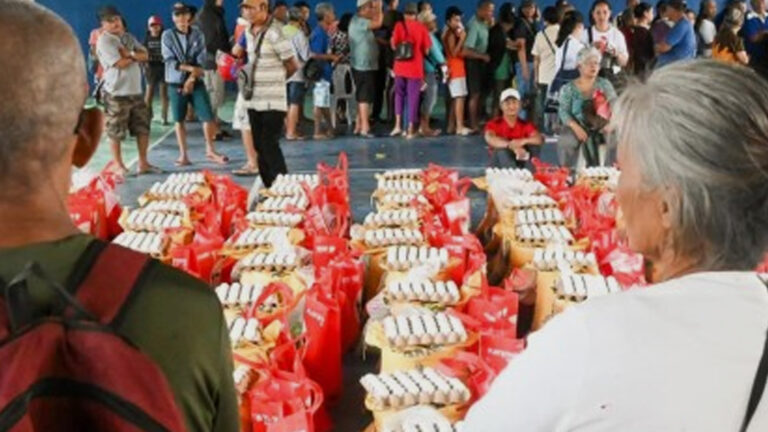 1.5K Albay Residents Claim DSWD Food Aid