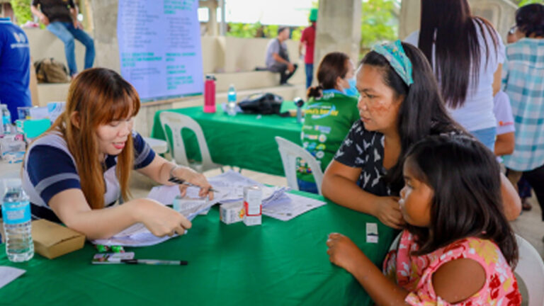 1.6K Surigao Island Villagers Receive Medical, Farm Aid