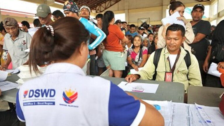 3.5K Bicolano Families Get PHP18.3 Million Cash Aid From DSWD