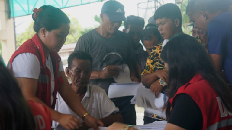 DSWD Gives PHP2.6 Million Payout To 350 Project Workers In Surigao Del Sur