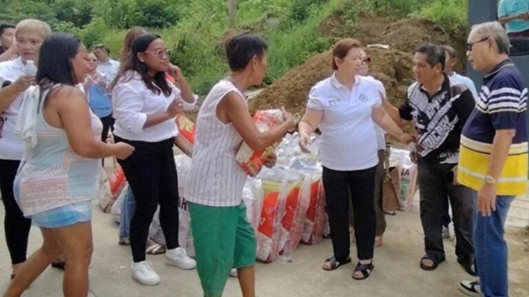 Siargao Town Rice Program Aids Over 1.1K Families
