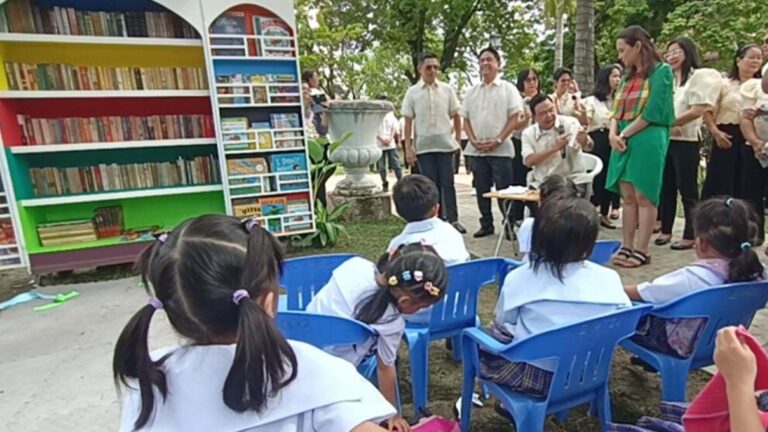 Iloilo City Revives Love For Reading With 1st Outdoor Library Launch