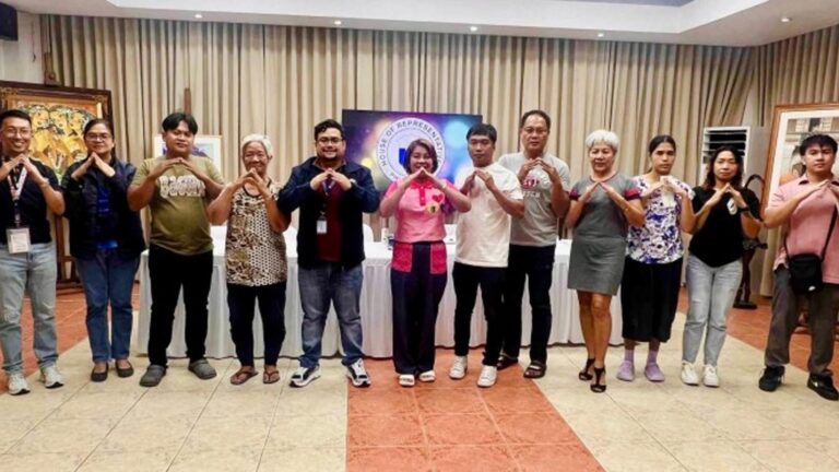 8 Repatriated Pangasinan OFWs From Middle East Get Cash Aid From DMW