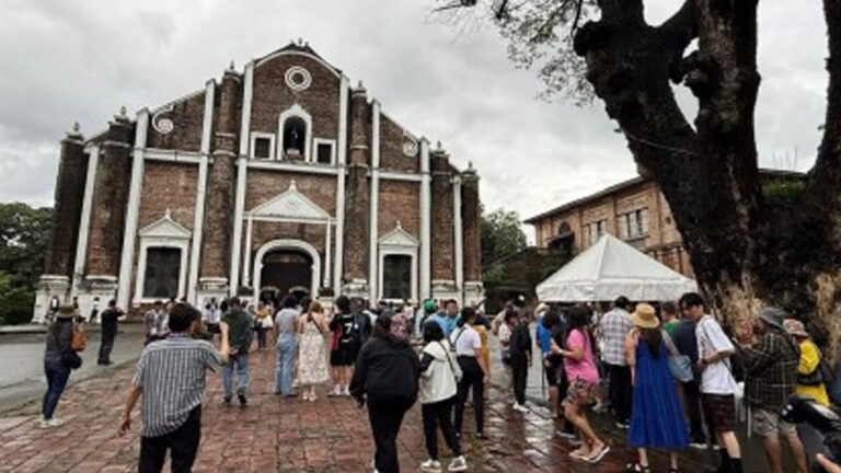Governor Urges ‘Balikbayans’ To Invest, Share Their Skills In Ilocos Norte