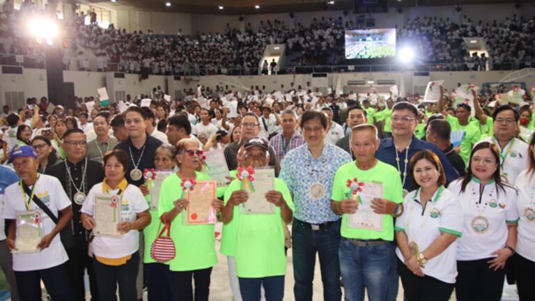 Secretary Estrella Leads Distribution Of Land Titles To 5K ARBs In Central Visayas