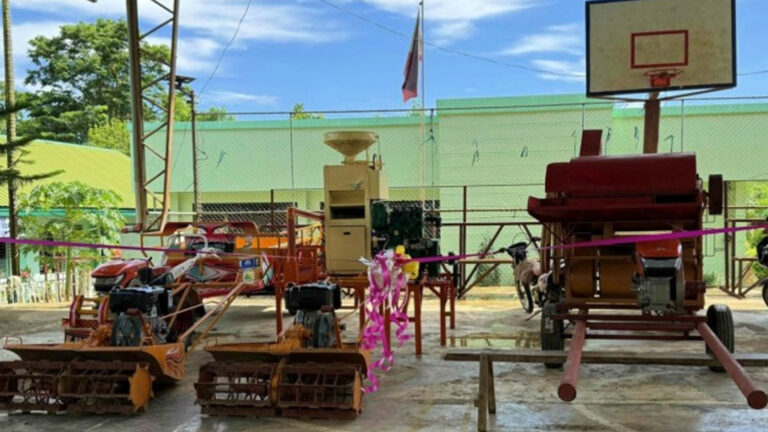 North Cotabato Women ARBs Get PHP1.4 Million Farm Equipment From DAR