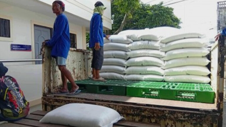 Albay Provides 900 Sacks Of Rice To LGUs