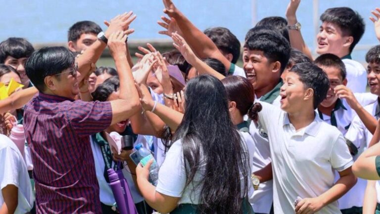 Konektadong Pinoy Act Seen To Ease Daily Struggles Of Filipinos