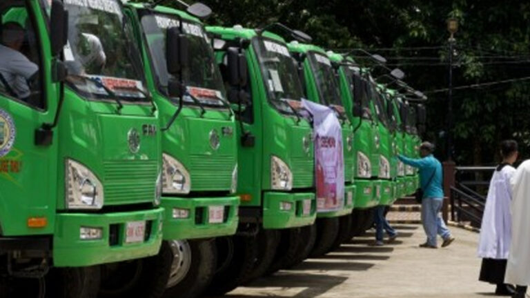 Canlaon City Gets Dump Trucks From Negros Oriental Provincial Government