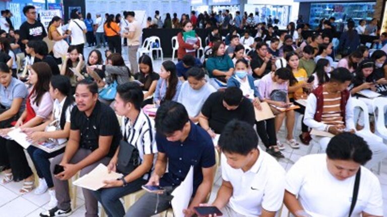 Over 2K Applicants Hired On The Spot At ‘Handog Ng Pangulo’ Job Fairs