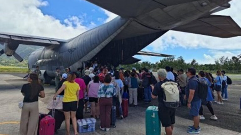 Philippine Air Force Plane Transports Food Packs, Stranded Persons In Batanes