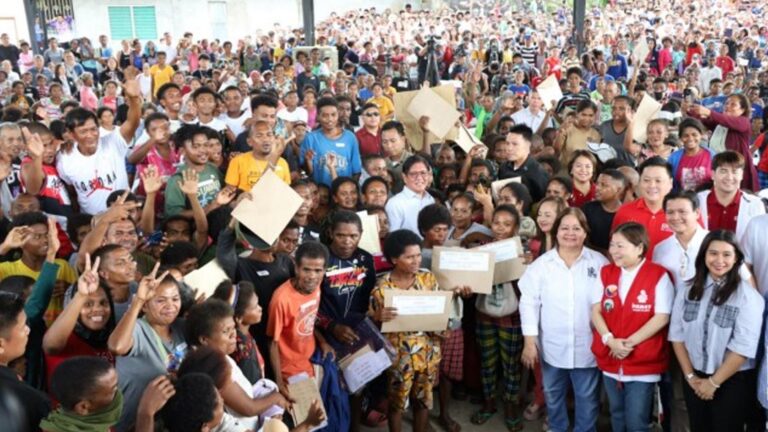 PBBM, DSWD Chief Give Livelihood Assistance To 127 Aetas