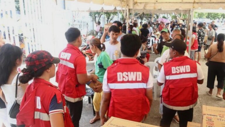 DSWD Distributes 225K Food Packs In 12 Quake-Hit Cebu LGUs