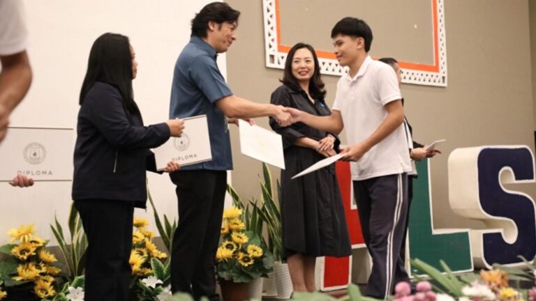 400 ALS Learners Complete Life Skills Micro-Certification Program