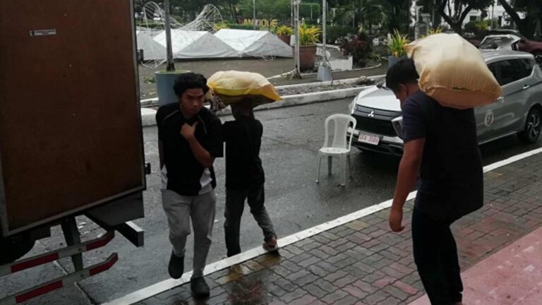Tino-Affected Families In 10 Antique Towns Receive Assistance