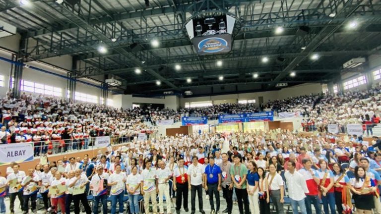 DAR Bicol Distributes Land Titles, Condones PHP248.8 Million Debt