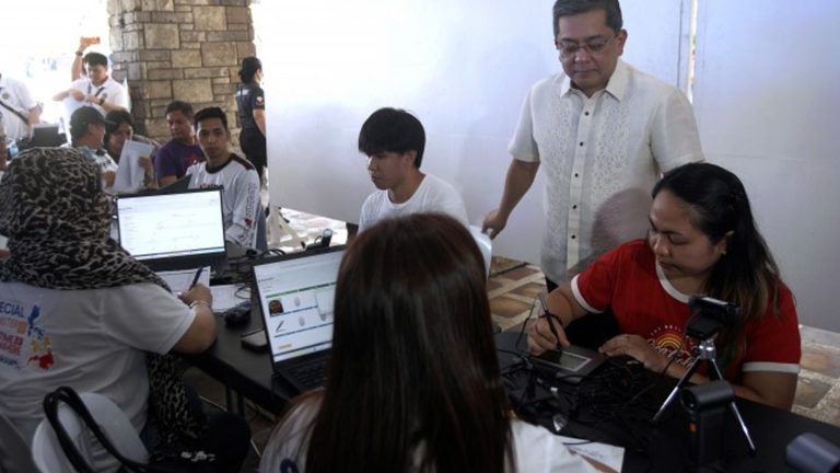 Comelec Processes Nearly 1M Applications For Voters’ Registration