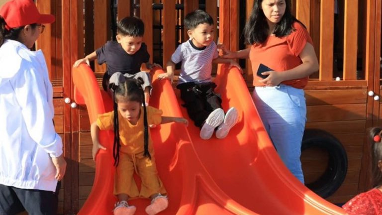 Taguig Opens Playpark For Kids In Time For Christmas