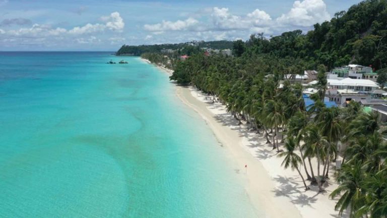 Palace Urges Public To Visit Local Tourist Spots To Boost Economy