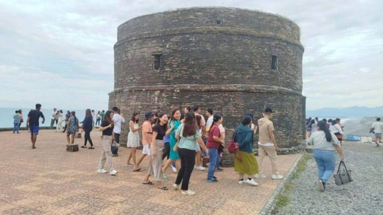 Boracay, Baguio Top Destinations As Tourism Surges On Christmas Break