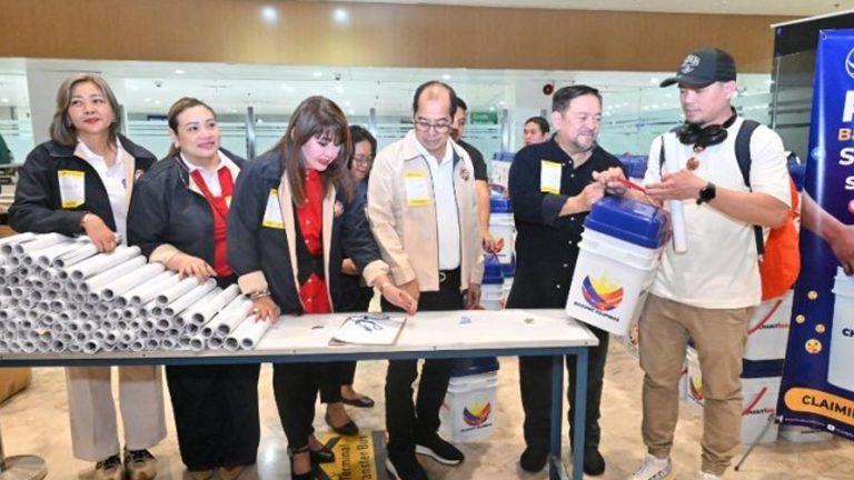 312 OFWs Welcomed Home, Receive Packages From PCSO, OWWA