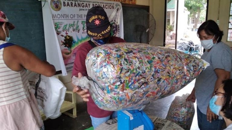 Over 2K Village Workers In Ilocos Get Cash Aid