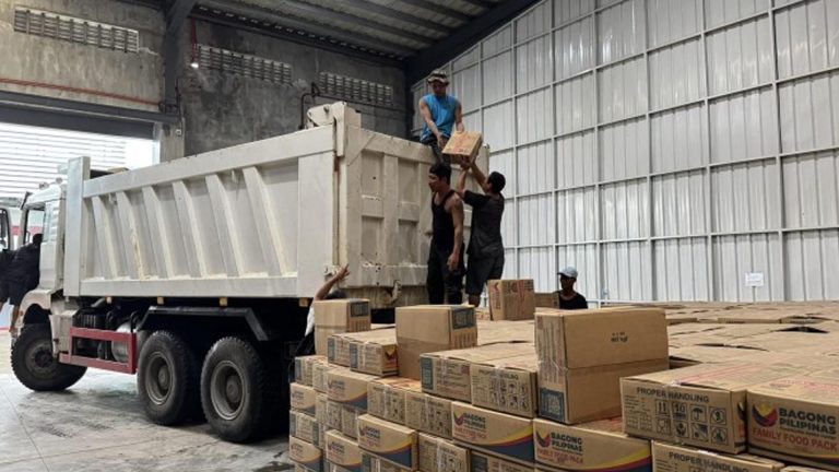 DSWD Mobilizes Food Supplies For LGUs, Stranded Passengers In Negros
