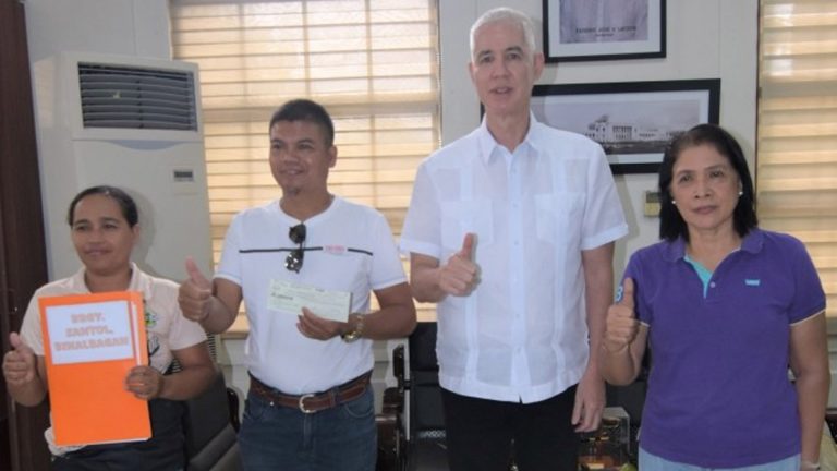 Tino-Hit Residents In Negros Occidental Town Avail Of PHP2.2 Million TUPAD Aid
