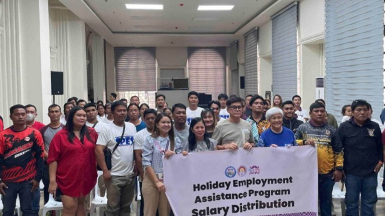 Volunteer Workers Get Short-Term Employment Aid In Ilocos Norte