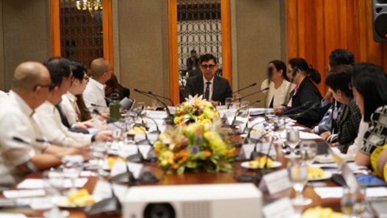 Palace Vows To Boost Growth Of Semiconductor, Electronics Sector
