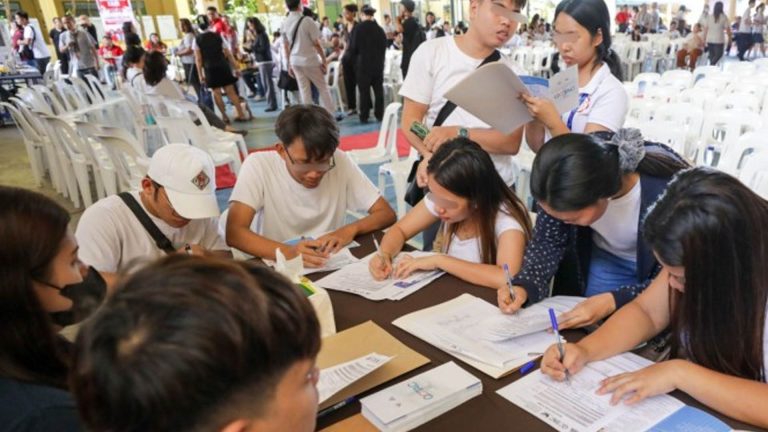 Over 1.4K SHS, ALS Grads Hired On The Spot In Nationwide BPSF Rollout