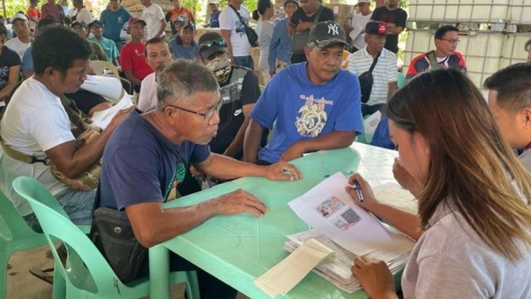 1.1K Laoag Farmers Get Indemnity Checks From PCIC