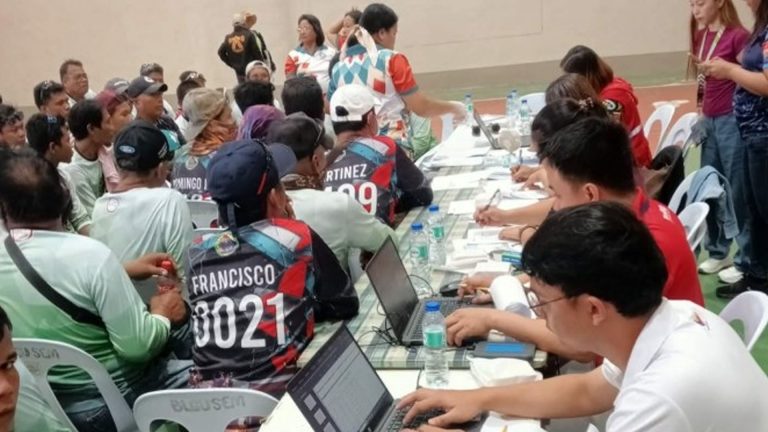 51K Tricycle Drivers In Western Visayas Receive Cash Relief Aid From DSWD