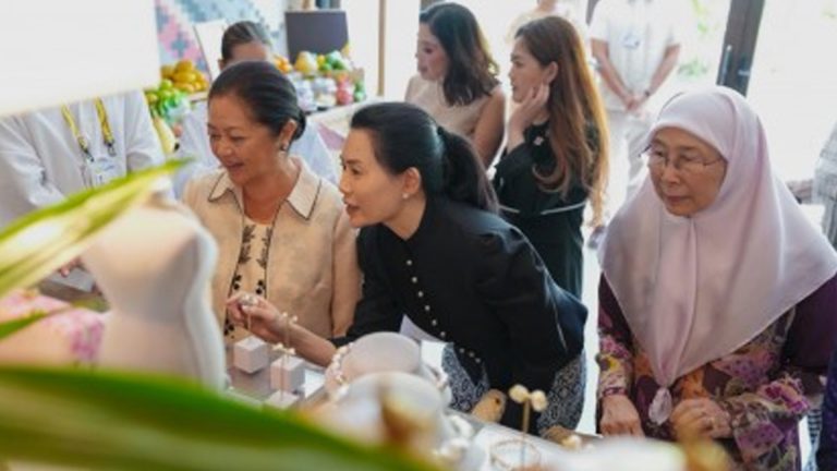 First Lady Showcases Filipino Culture To ASEAN Spouses