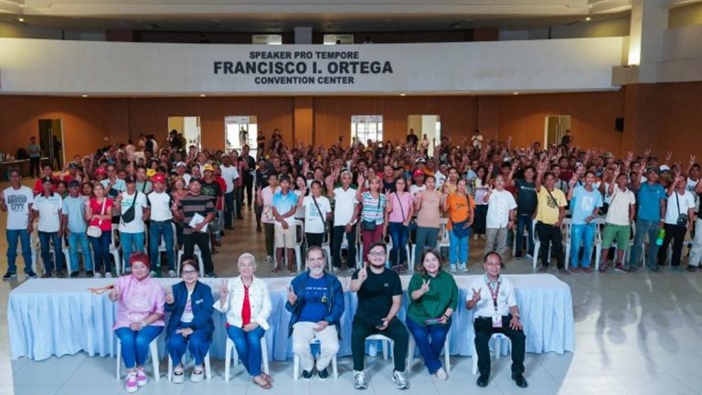 1st Batch Of La Union Farmers, Fishers Get Cash Aid From Provincial Government