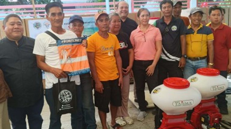 SRA Distributes Multi-Functional Sprayers To 137 Negros Block Farms