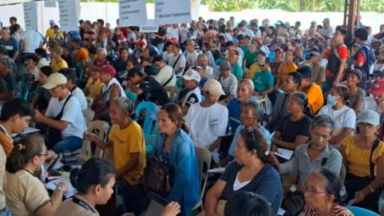 Close To 3K Corn, Rice Farmers In Albay Receive PAFF Aid