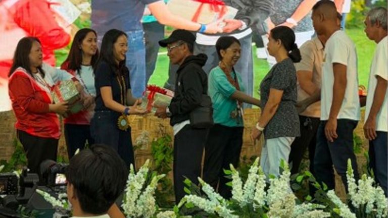 DAR Releases E-Titles To 4.3K Farmer Beneficiaries In Caraga
