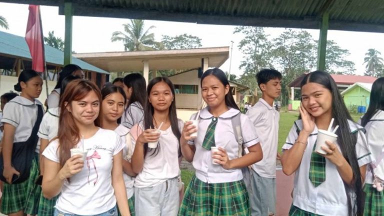 Samar Town Continues Free Meal Program For High School Students