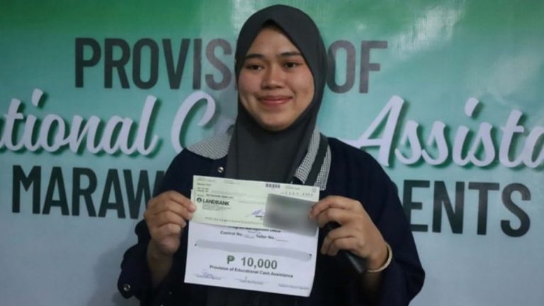 BARMM Gives Financial Aid To Children Of Marawi Siege IDPs