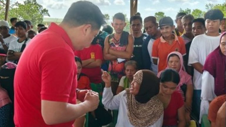 7.1K Quake-Hit Families In Davao Occidental Receive ECT Cash Aid