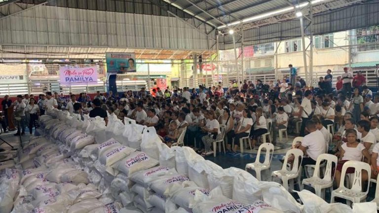 First Lady Brings Rice Aid Drive To Tondo Families
