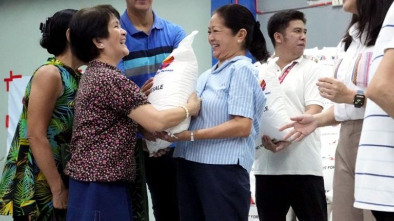 1.3K More Quezon City Families Receive Rice Under First Lady’s Aid Program