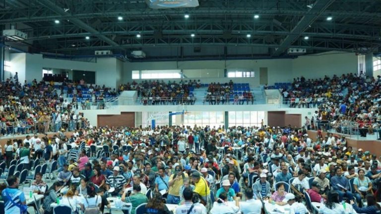 22K Bicol Fisherfolk Get PHP51.8 Million Presidential Cash Aid