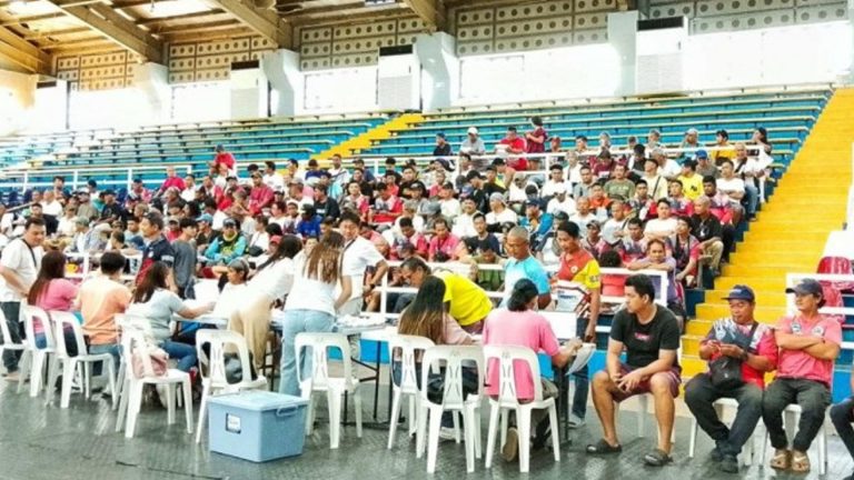 28K Albayanos Receive Financial Aid From Provincial Government