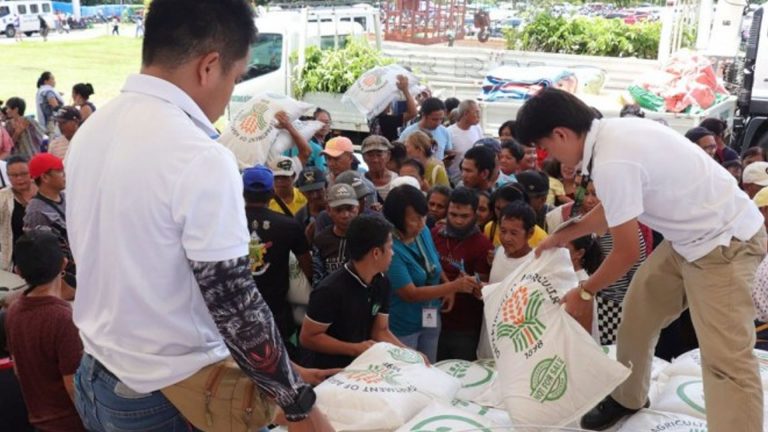 DA Bicol Distributes PHP17 Million In ‘Handog Ng Pangulo’ Aid, Interventions