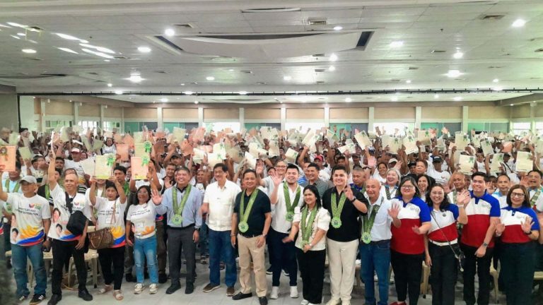 1K Bicol ARBs Receive Land Titles Covering 1.7K Hectares